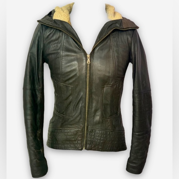 Danier fitted leather bomber jacket - Picture 2 of 5